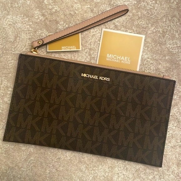 Brand New Michael Kors Brown & Soft Pink Logo Large Zippered Clutch Wristlet - Picture 1 of 15
